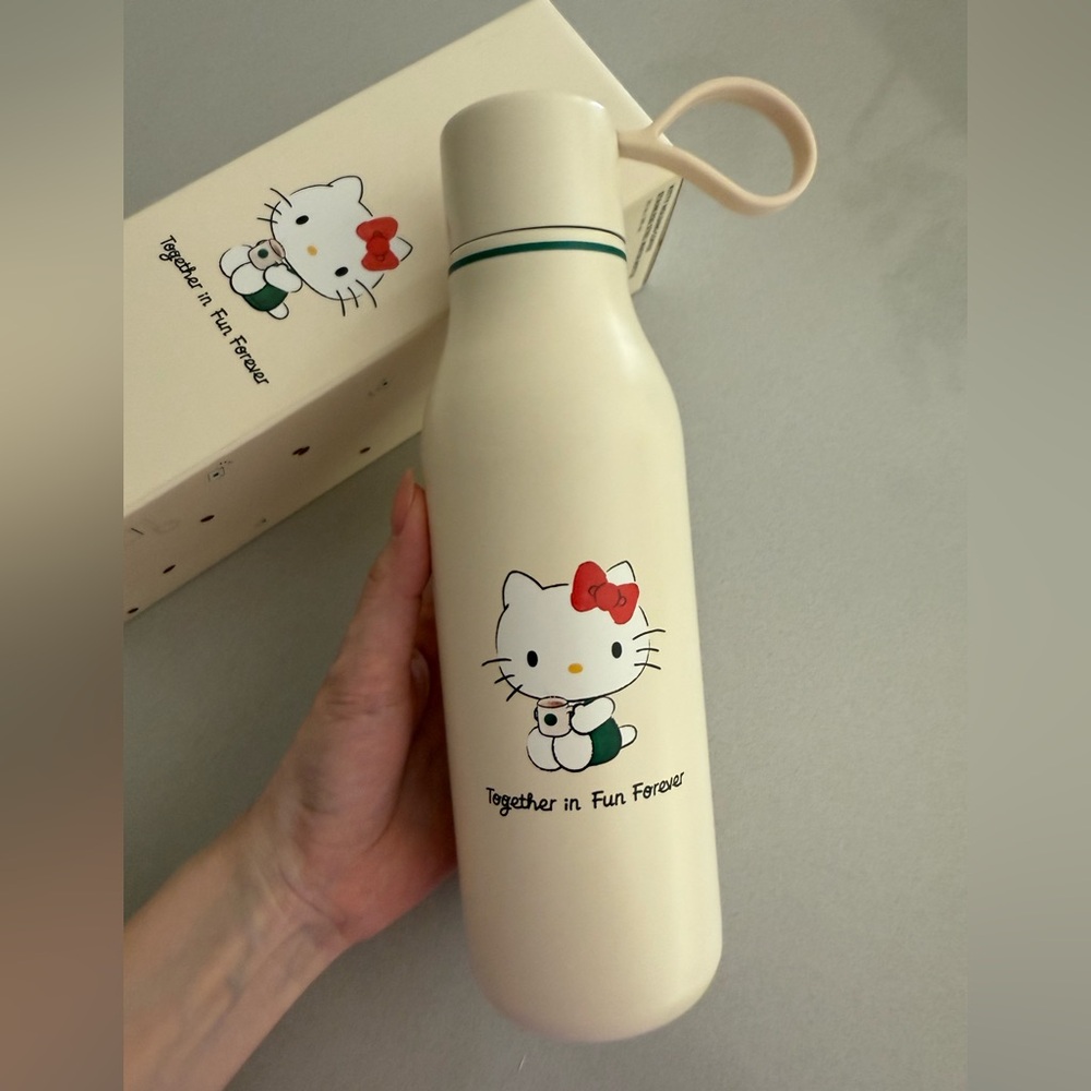 *NEW* Starbucks Thermal Mug with Hello Kitty Limited Edition